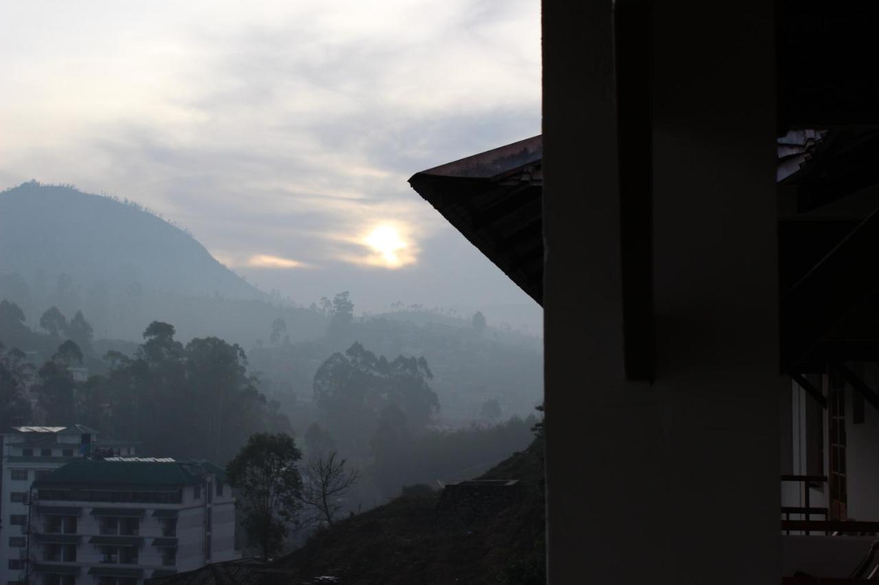 Tea County Hotel Munnar Bagian luar foto