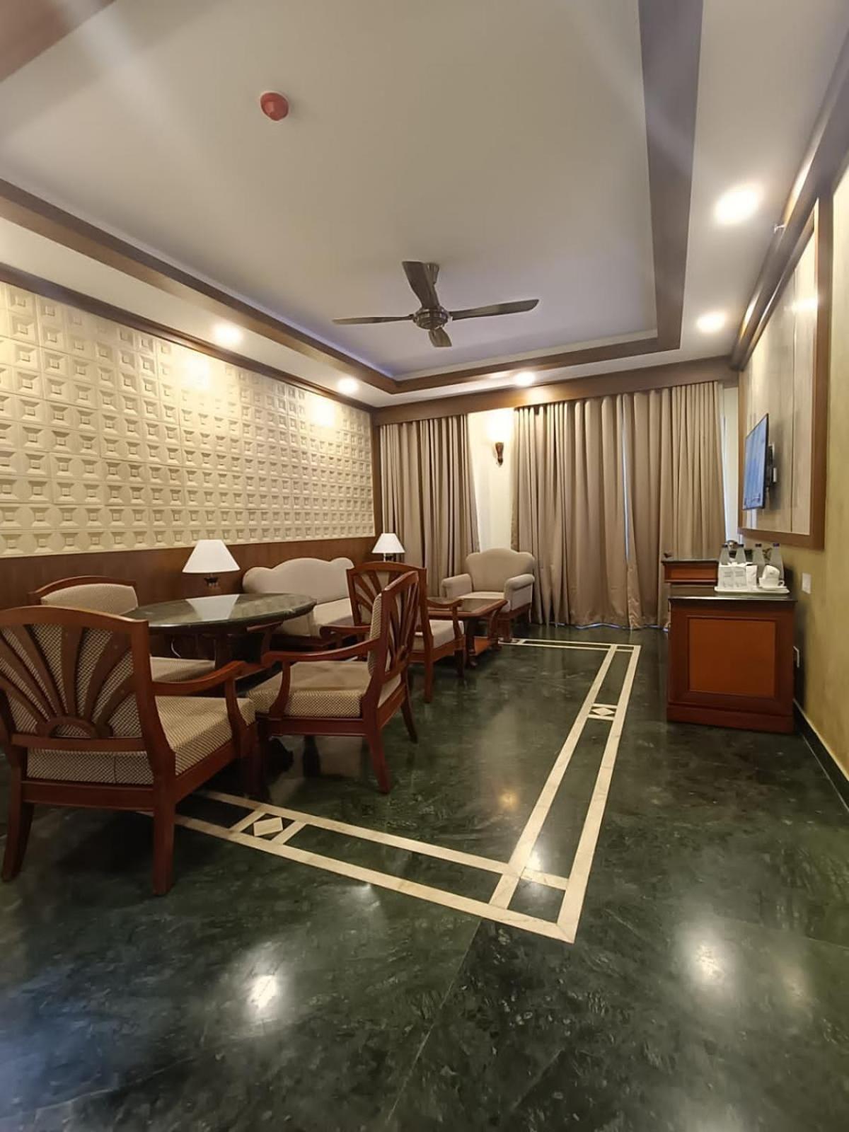 Tea County Hotel Munnar Bagian luar foto